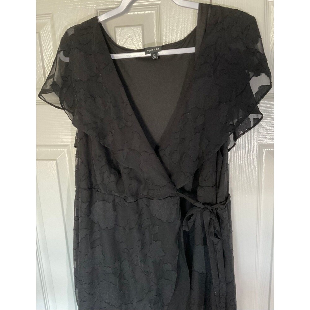 Torrid Black Wrap Dress Sheer Floral Overlay
Women's Plus 3